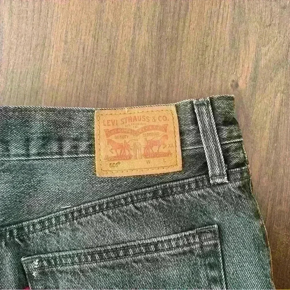 Levi's 501 Black Denim High Waisted Cut Off Jean Shorts , Size: 29, wash black - Picture 4 of 10